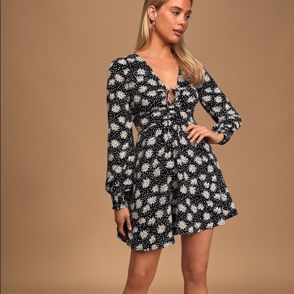 Lulu’s B/W Floral Print Long Sleeve Skater Dress